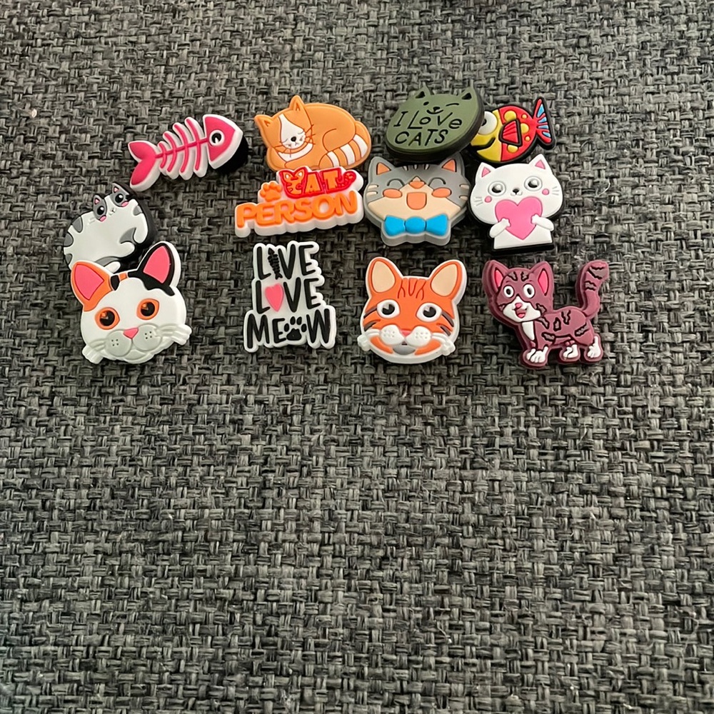 Small cat charms, really cute colorful